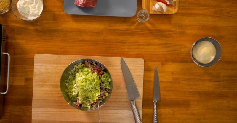 Хрустящие пельмени с мясом в соусе терияки