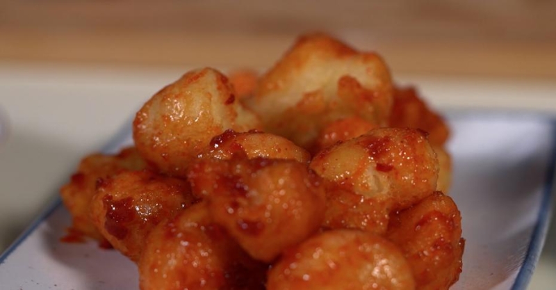 Капуста в хрустящем тесте с соусом сладкий чили