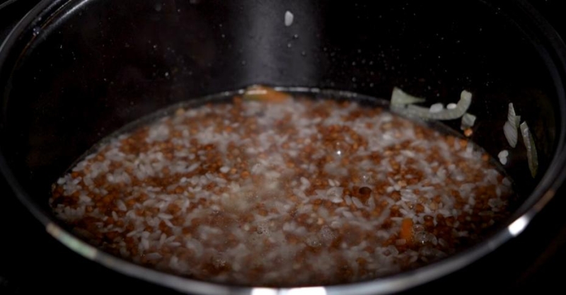 Версия плова из гречки и риса