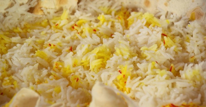 Курица с сухофруктами и томлёным рисом в лаваше