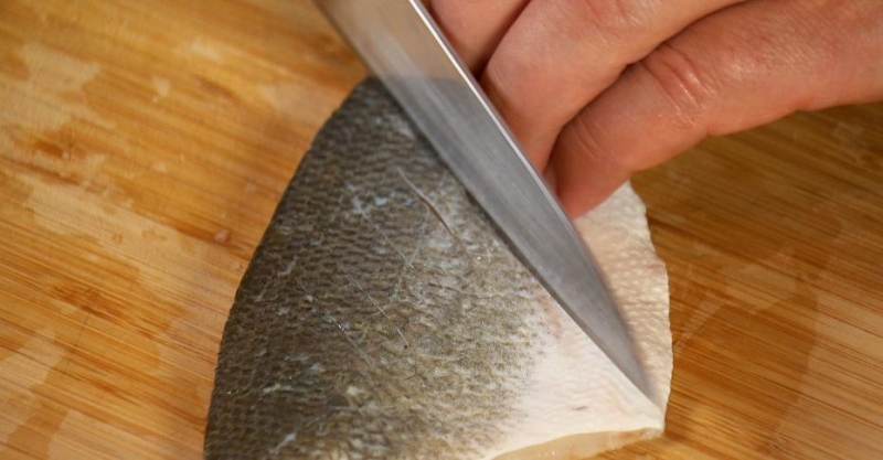 Жареные на гриле сибас и перцы