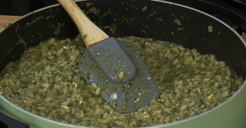 Зелёное ризотто и сливочный кальмар