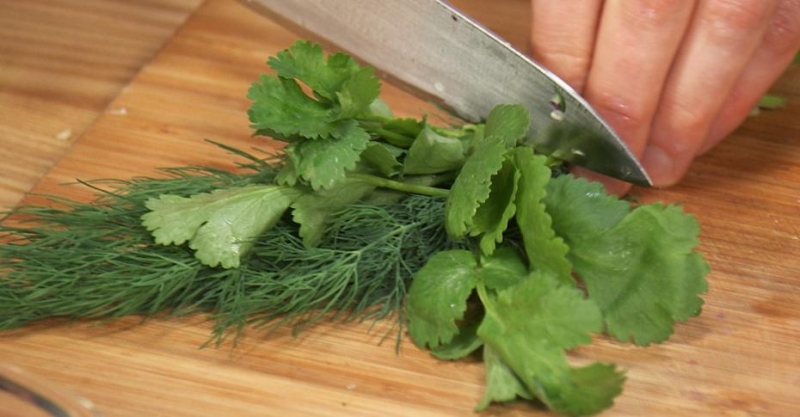 Шницель в крекерах и витаминный салат