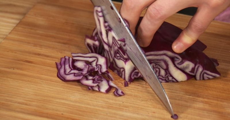 Шницель в крекерах и витаминный салат