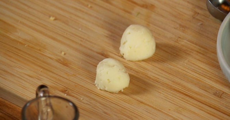 Свекольно-сливочный мусс с сырными крокетами