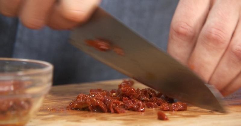 Утиная грудка в ягодах и салат с табаско