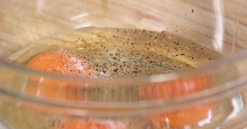 Омлет с халуми, помидорами, ветчиной и мятой