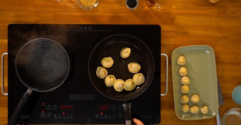 Хрустящие пельмени с мясом в соусе терияки