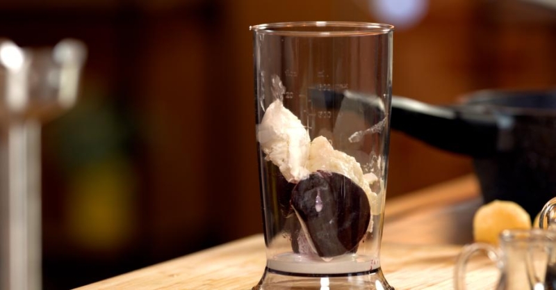 Свекольно-сливочный мусс с сырными крокетами