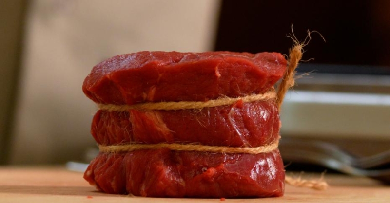 Филе-миньон с шоколадным соусом