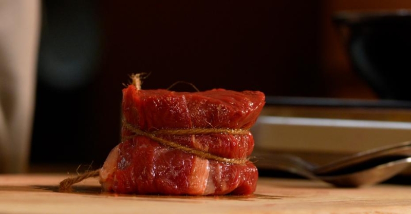 Филе-миньон с шоколадным соусом