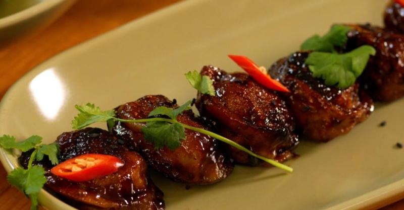 Хрустящие пельмени с мясом в соусе терияки