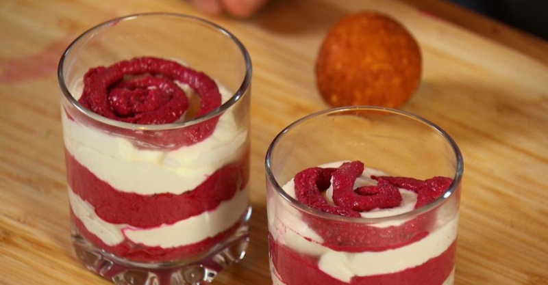 Свекольно-сливочный мусс с сырными крокетами