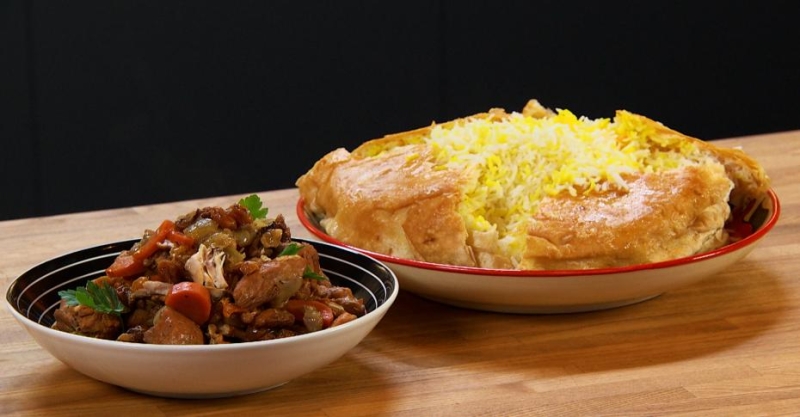 Курица с сухофруктами и томлёным рисом в лаваше