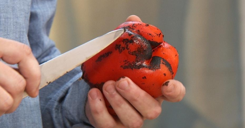 Утиная грудка в ягодах и салат с табаско