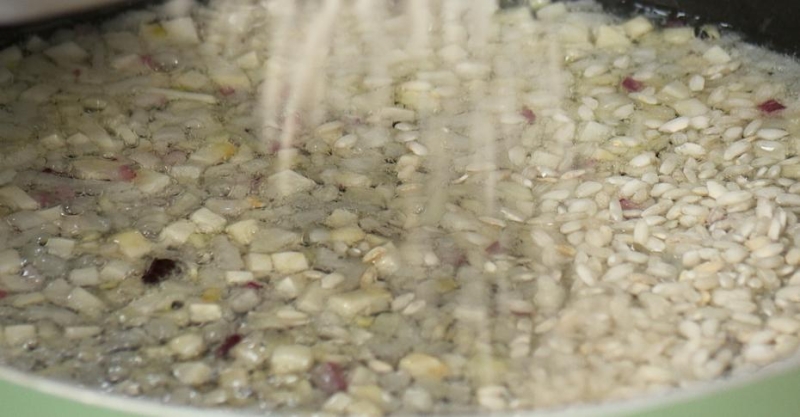 Зелёное ризотто и сливочный кальмар