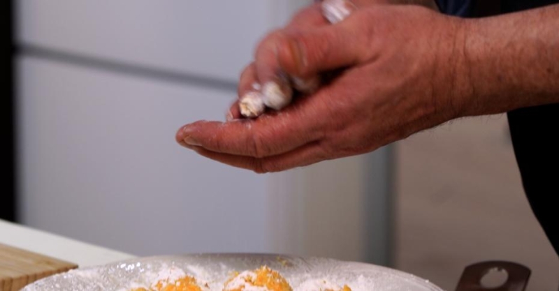 Шарики из халуми и тыквы