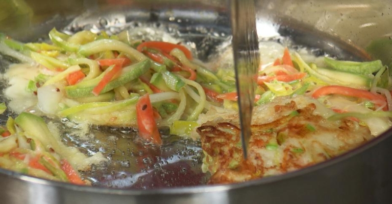 Маринованная скумбрия и блинчики ячхеджон