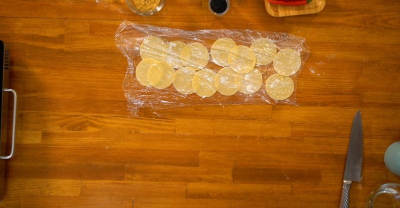 Хрустящие пельмени с мясом в соусе терияки