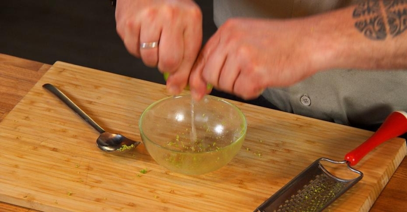 Лаймовый рис с морепродуктами и соусом из лемонграсса и лайма