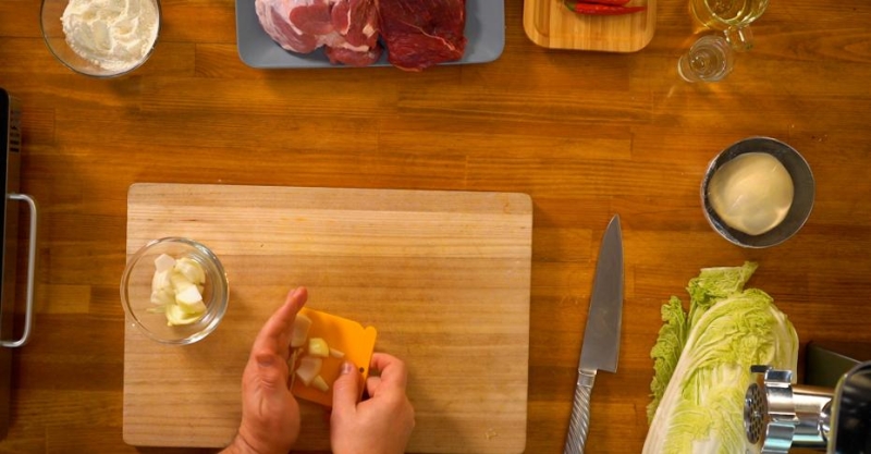 Хрустящие пельмени с мясом в соусе терияки