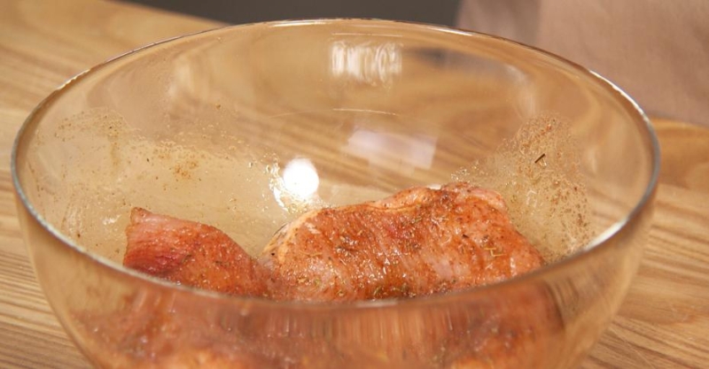 Сырные пончики и круассаны с индейкой