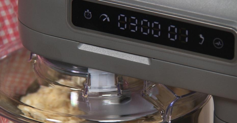 Сырные пончики и круассаны с индейкой