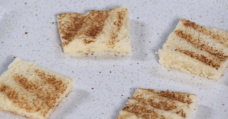 Шпажка с мини-стейком и креветкой