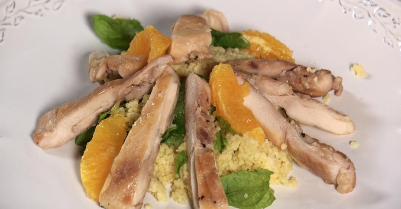 Салат с кускусом и курицей-гриль