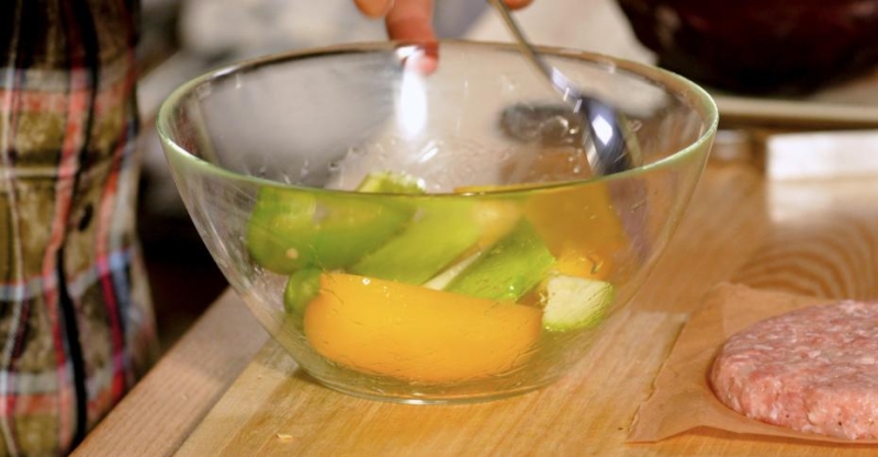 Бургер с вишней