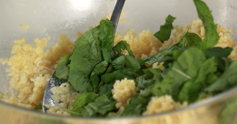 Салат с кускусом и курицей-гриль