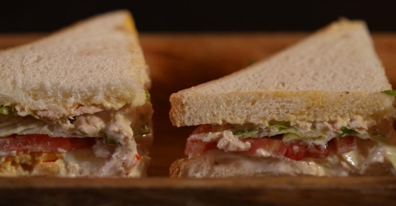 Тост трамедзино с тунцом