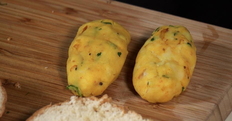 Вада пав (бургер с острой картофельной котлетой по-индийски)