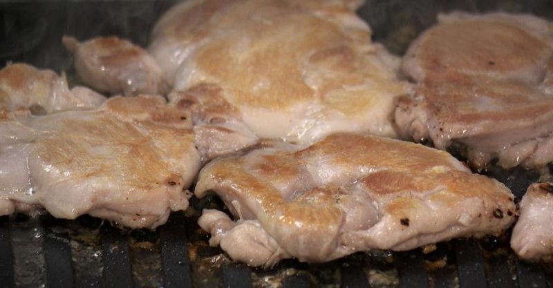 Салат с кускусом и курицей-гриль