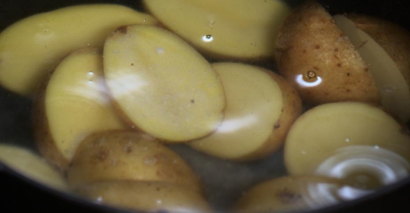 Картошка с грибами в сырном соусе