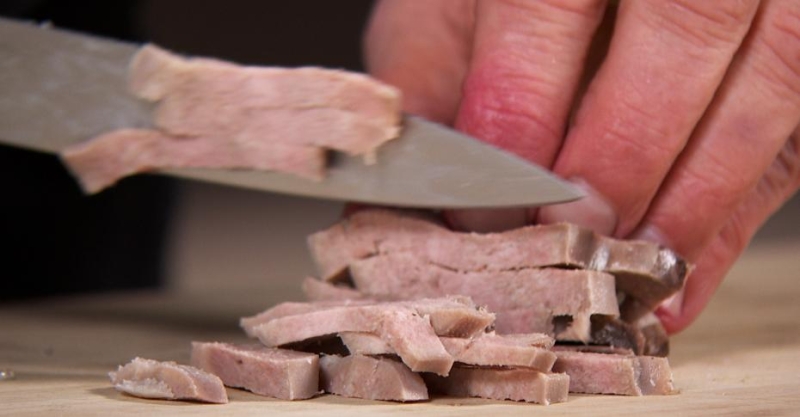 Красный салат от Сальвадора Дали