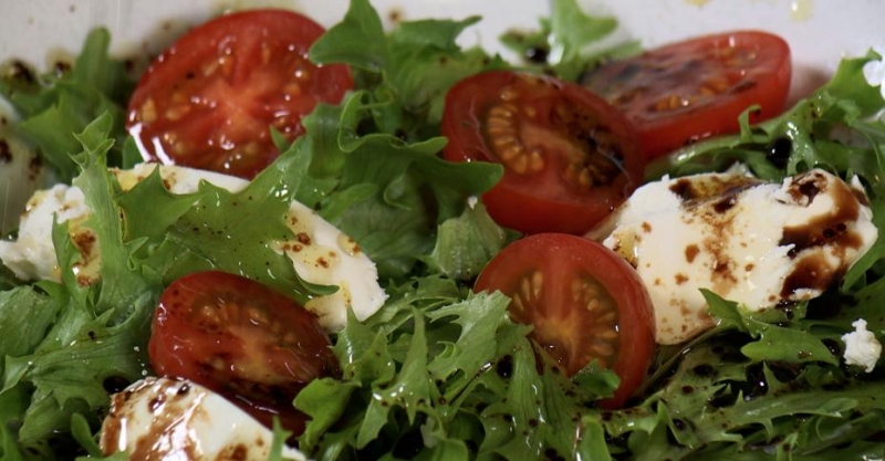 Баклажаны в темпуре с салатом