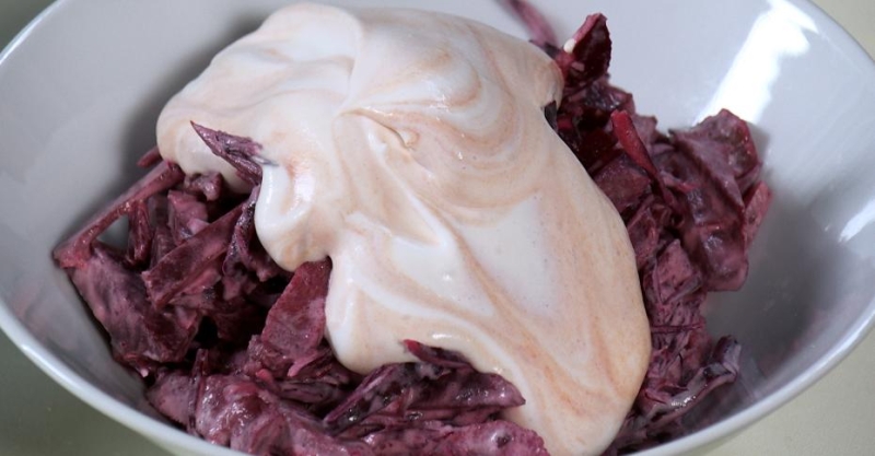 Красный салат от Сальвадора Дали