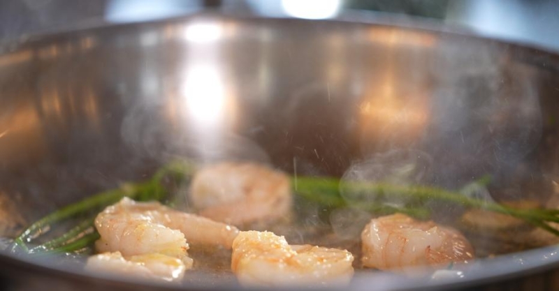 Чернильные спагетти с песто