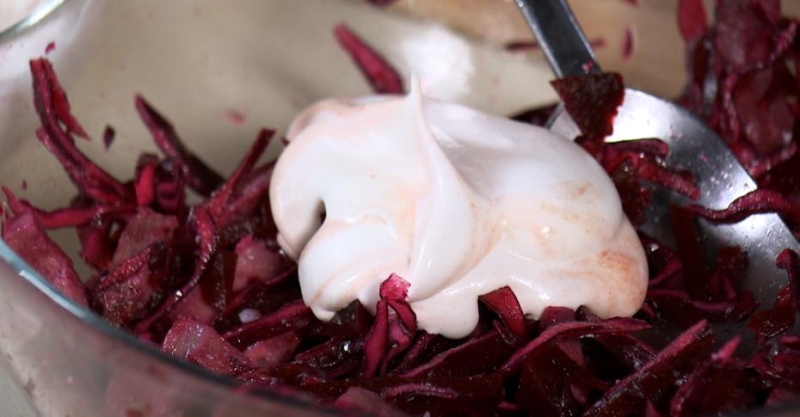 Красный салат от Сальвадора Дали