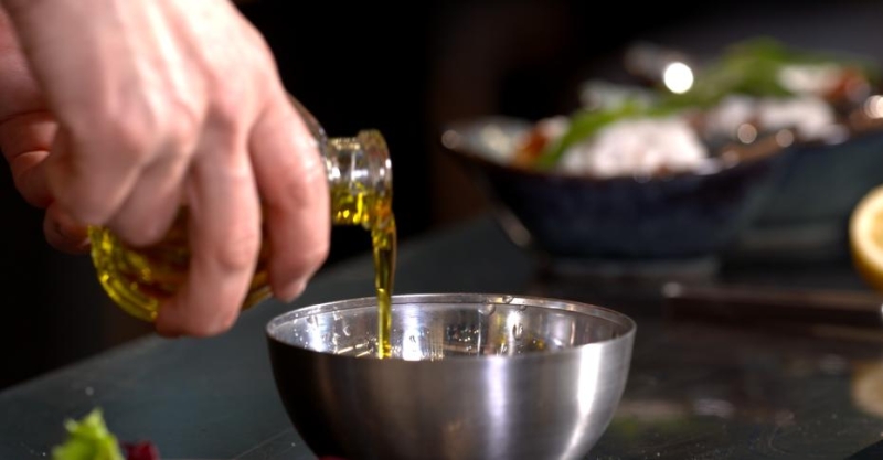 Тёплый салат с лососем