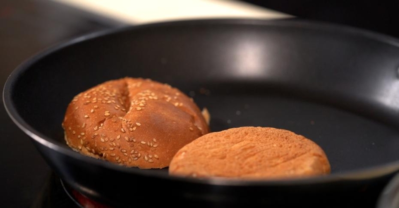 Вада пав (бургер с острой картофельной котлетой по-индийски)