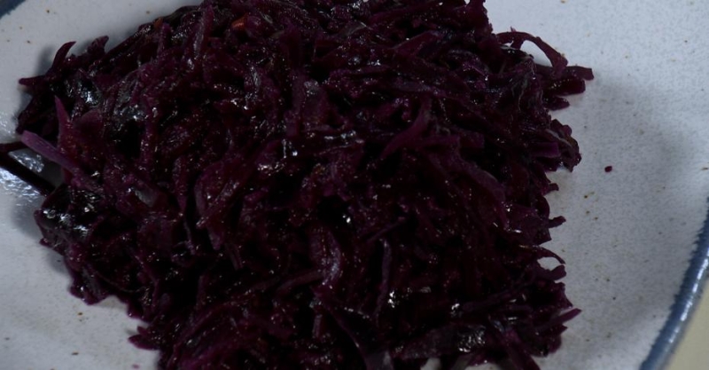 Краснокочанная капуста тушёная с ряженкой