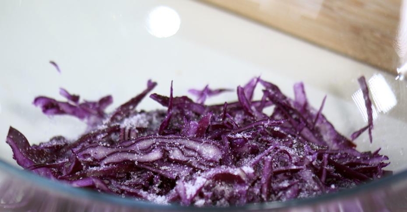 Красный салат от Сальвадора Дали