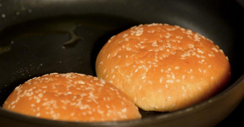 Бургер с вишней