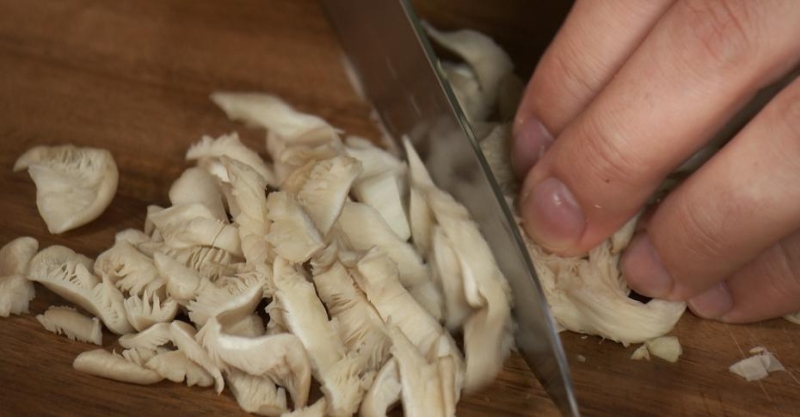 Ризотто Том Ям и десерт из рисовой бумаги