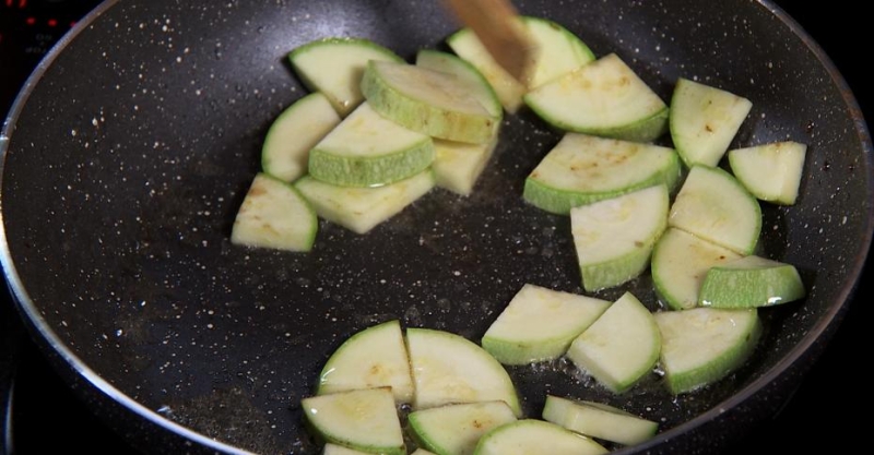 Салат с фасолью и кабачками