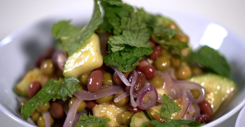 Салат с фасолью и кабачками