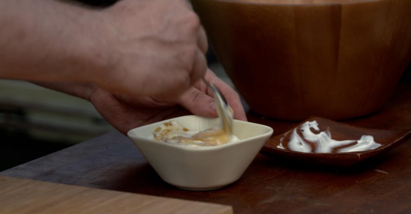 Стейк рибай с перечным соусом и салат с картофелем