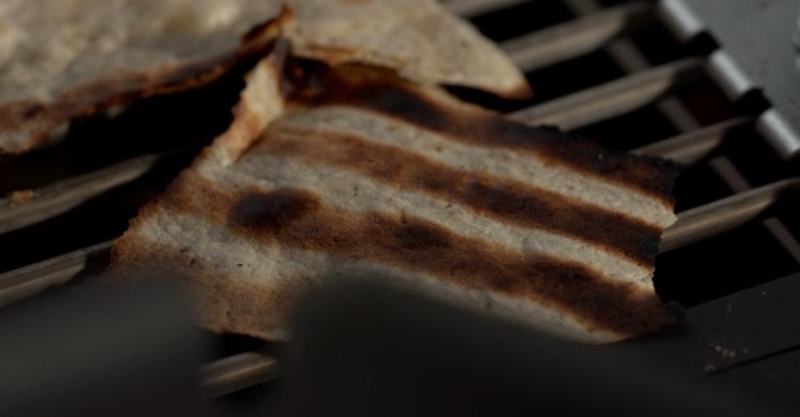 Свиная грудинка в азиатском стиле и закуска из лаваша